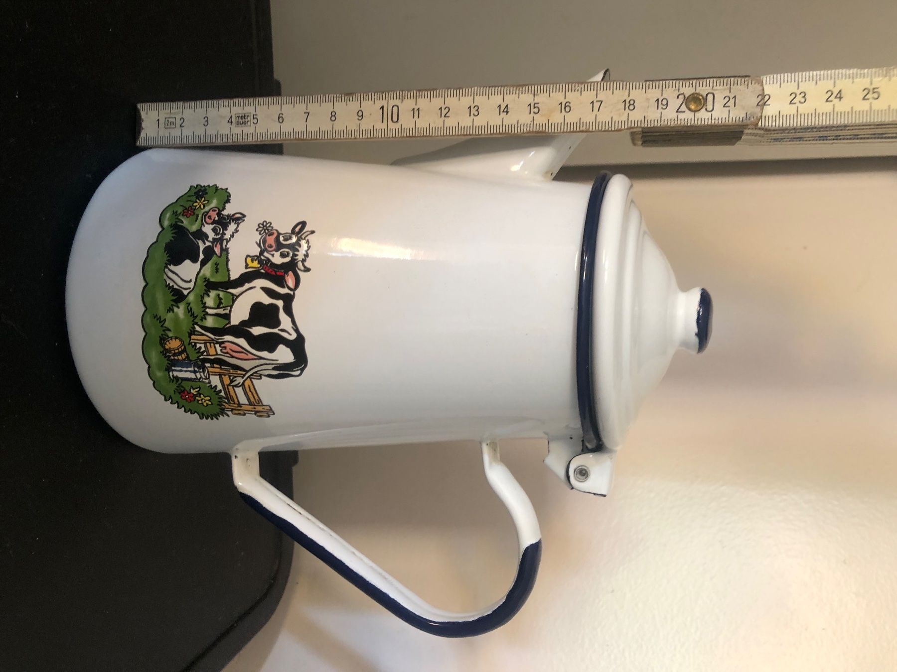 Teekannen: Ancienne théière émaillée dessin vache – Gebraucht aus Bernex von joe_6dn9 5