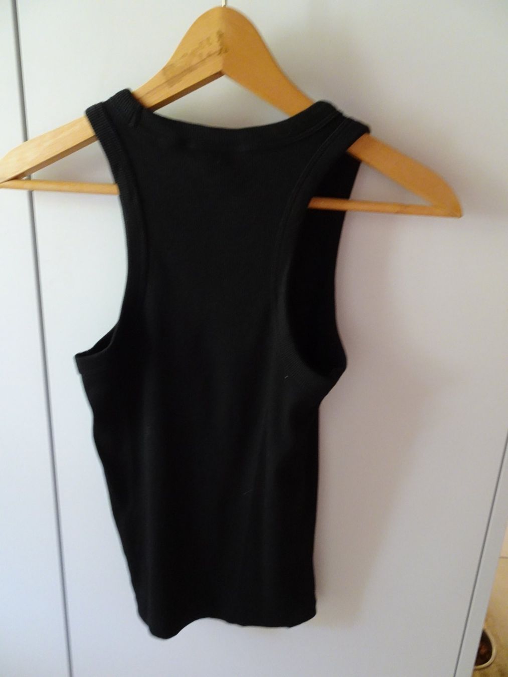Only Top: Schwarzes Basic Top von Pigalle by Only Gr. S - 260902 – Usato da Küssnacht am Rigi venduto da Good4Deckeli 1