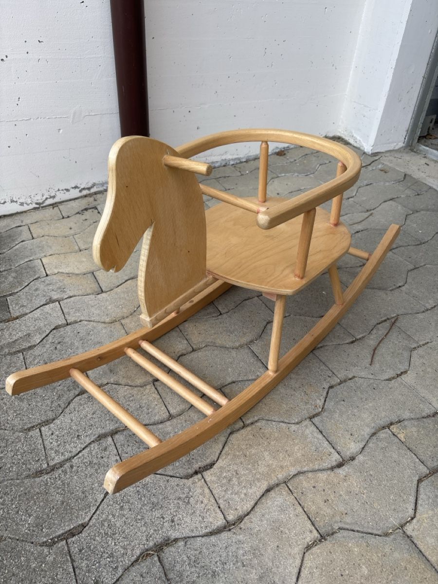 Spielzeuge: Schaukelpferd aus Holz – Gebraucht aus Waldstatt von Imaginary
