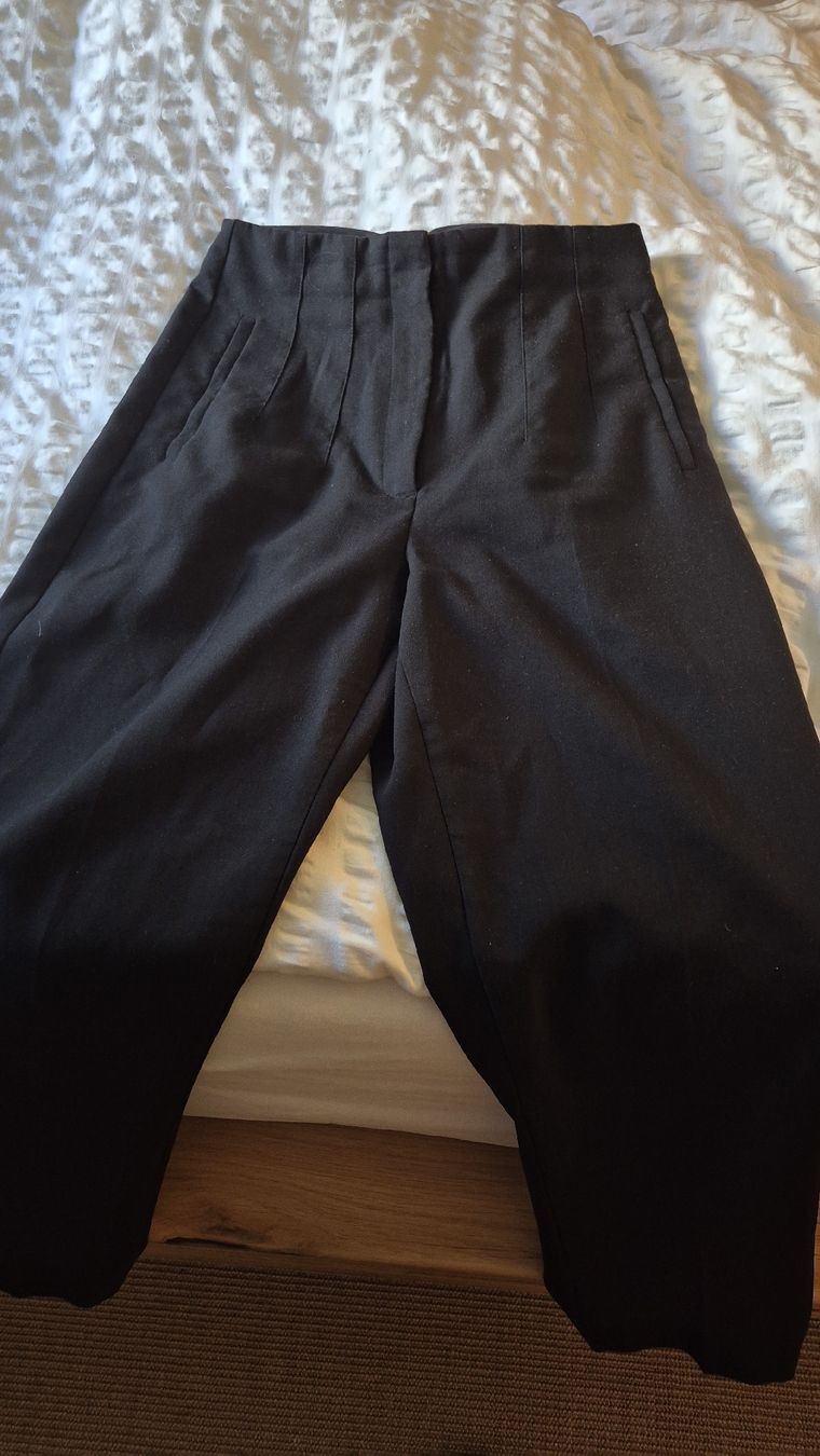 Zara Pantaloni: Schicke Zara Culotte Hose – Usato da St. Gallen venduto da justmeeee