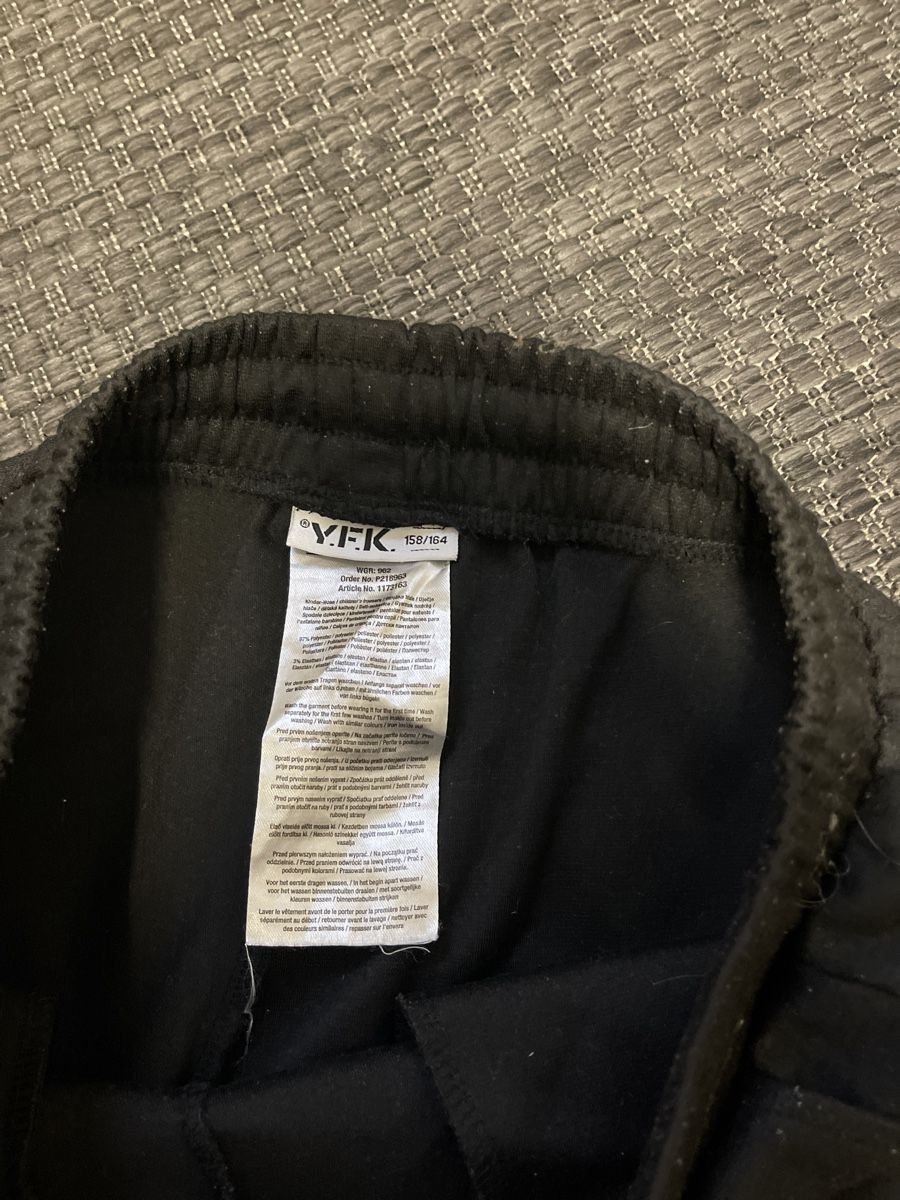 Hosen: Trainerhose gr 158/164 schwsrz junge – Gebraucht aus Bad Zurzach von Cuore34 2