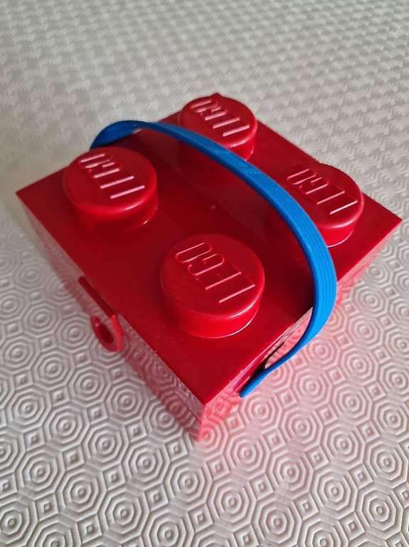 Spielzeuge: Lego Box mit Tragegriff in Rot – Gebraucht aus Zürich von sdsp 4