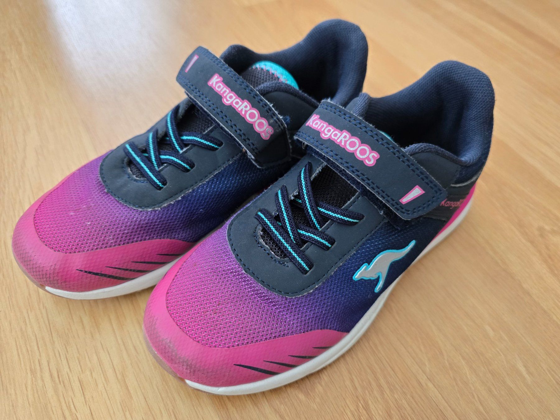 Scarpe per ragazze: Hallenturnschuhe Gr. 32 – Usato da Büttikon AG venduto da Amineah
