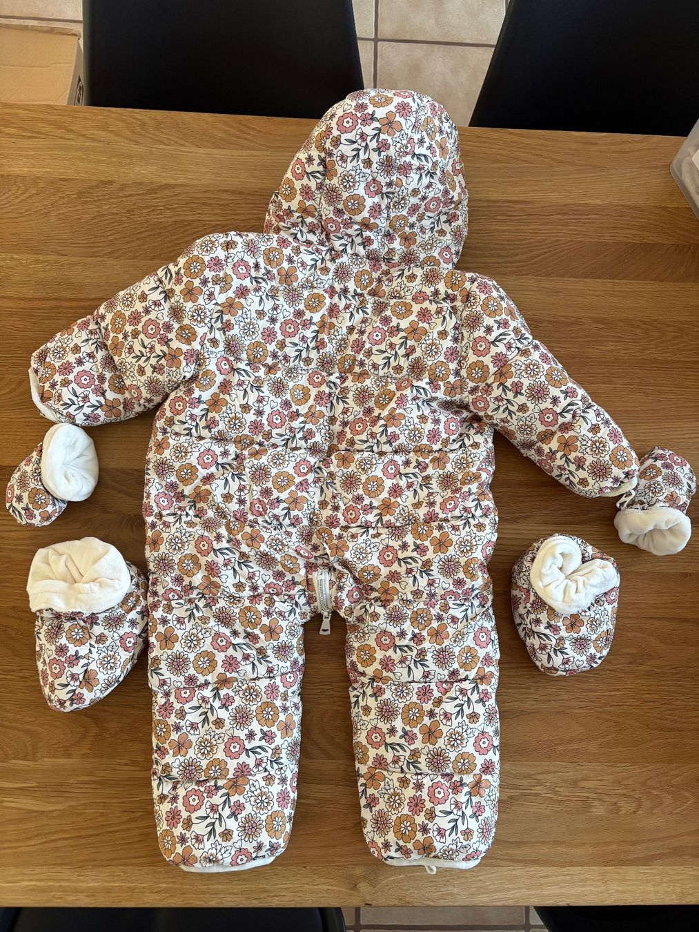 Completi: Skidress 18 M – Usato da Zullwil venduto da Tammy123 3