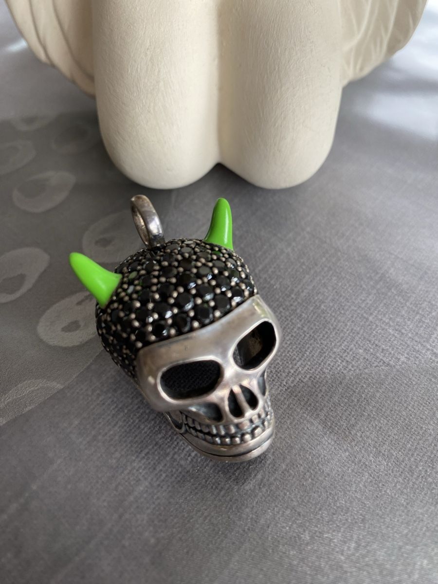 Thomas Sabo Ciondoli: Thomas Sabo Totenkopf-Angänger GROSS – Usato da Zuchwil venduto da Arche0