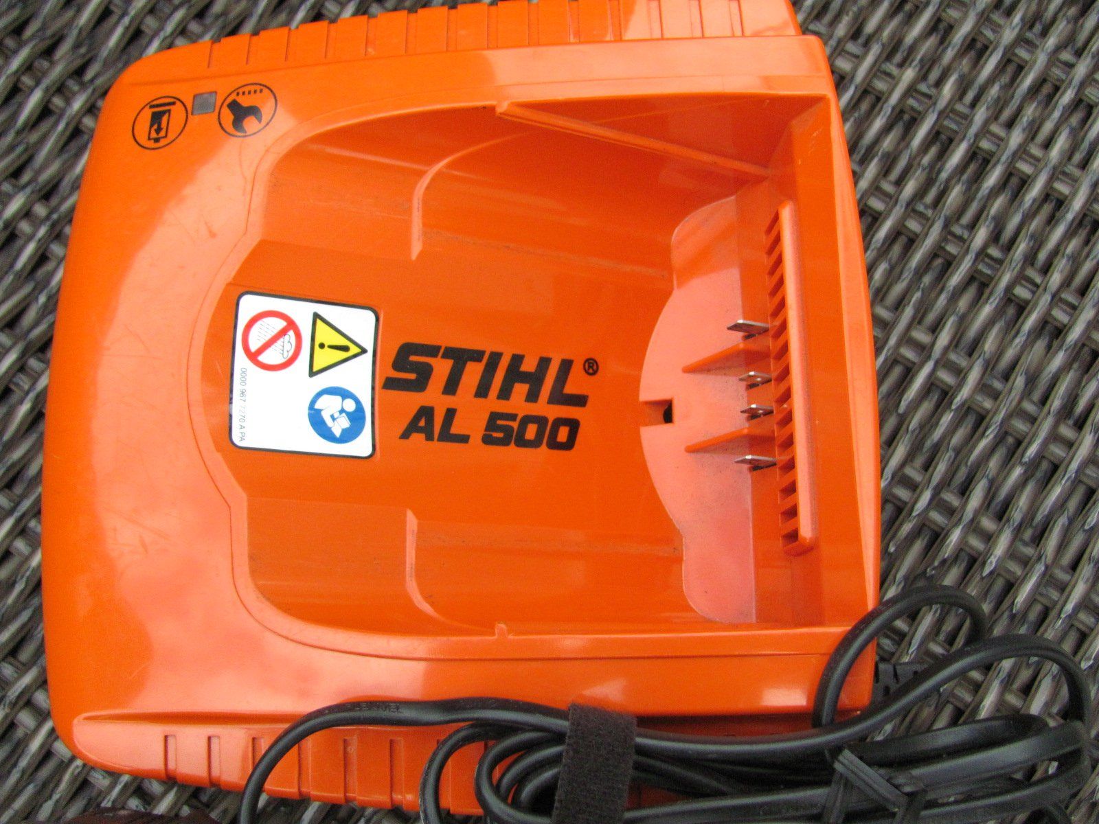 Stihl Caricabatterie: Stihl Ladegerät AL 500 – Nuovo (secondo la descrizione) da Uznach venduto da Bimbolino 1