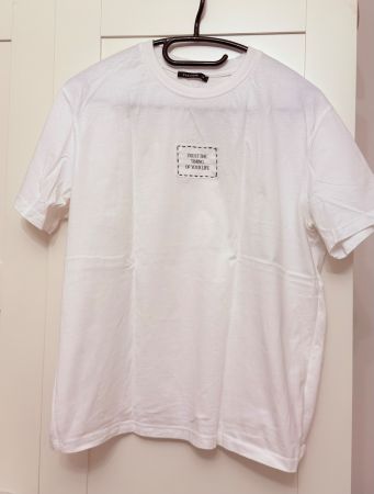 • Schlichtes T-Shirt •