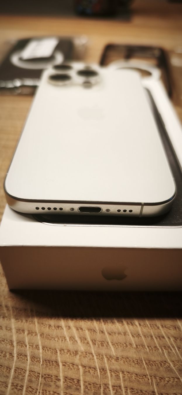 Apple Portables: iPhone 15 Pro  – D'occasion à Stallikon par brezel28 7