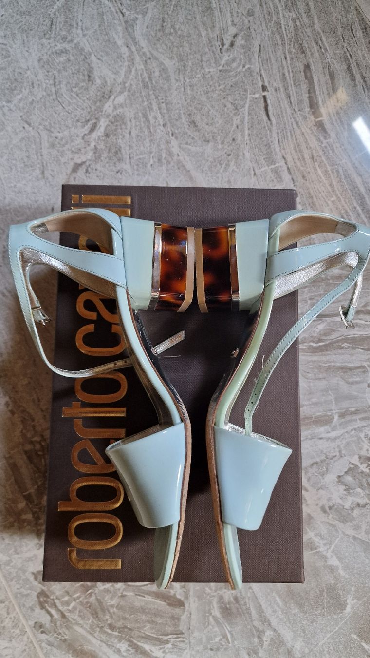 Roberto Cavalli Damenschuhe: Roberto Cavalli Sandale Lackleder Hellblau Gr. 37 Top! – Gebraucht aus Mönchaltorf von nzhuravel 1