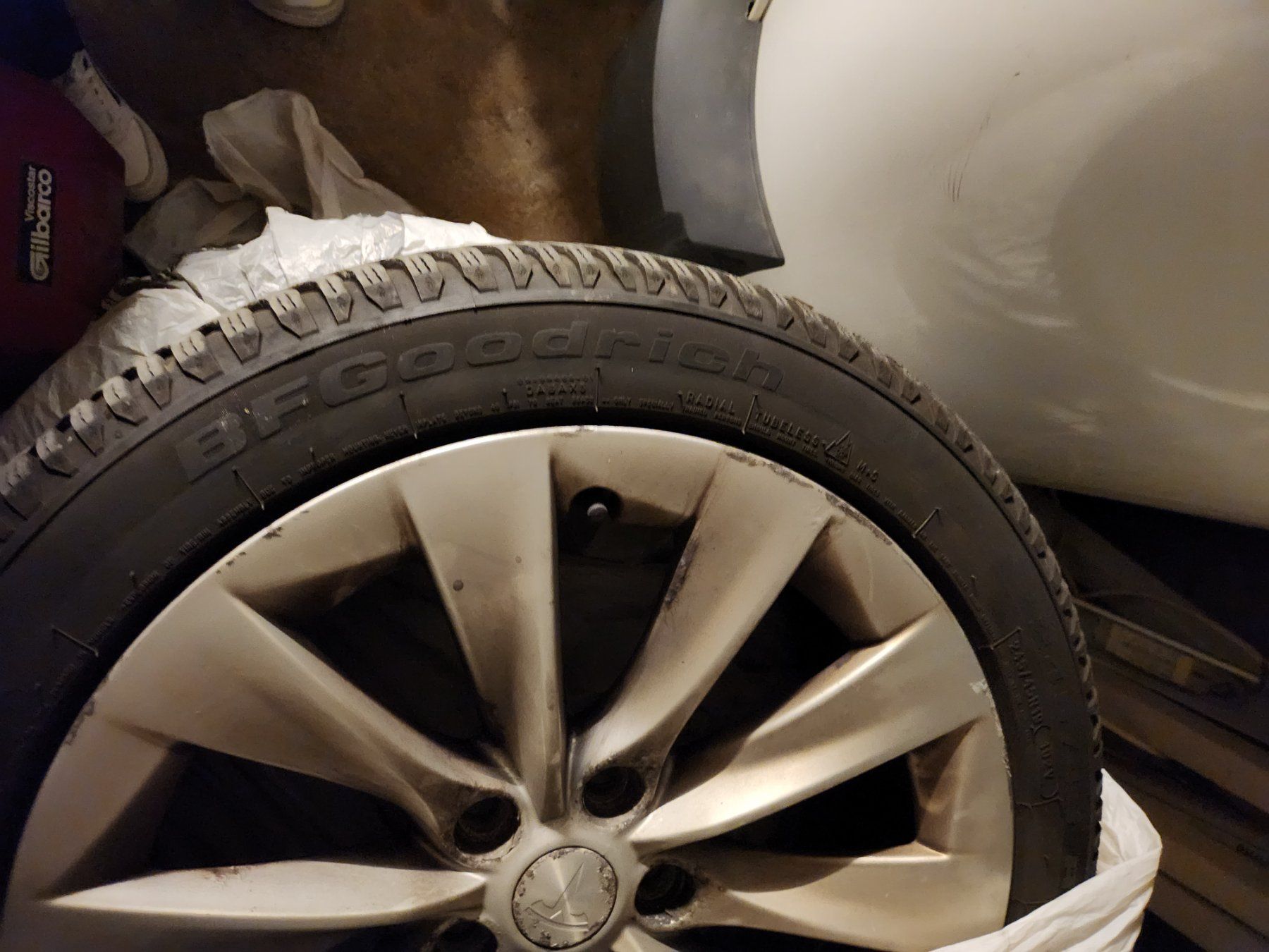 Pneumatici & Ruote complete: Originale Tesla S Winterkompletträder 19" – Usato da Amden venduto da Marylandsunny