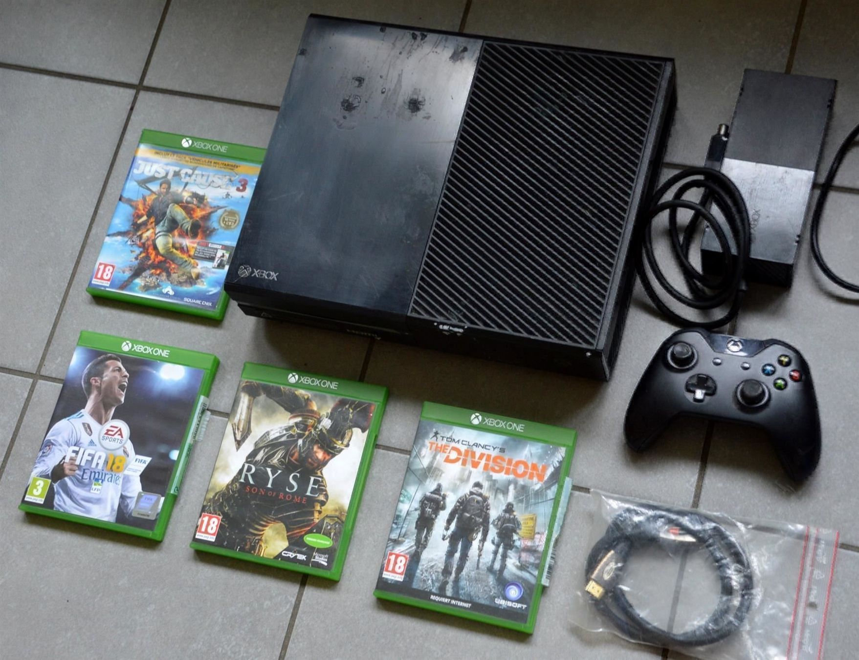 Microsoft Consoles: Xbox One – D'occasion à Collonges par arashee 8