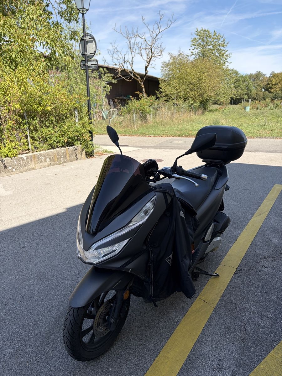 Honda Scooters: Pcx Honda 2019 – D'occasion à Aire-la-Ville par asiouch 1