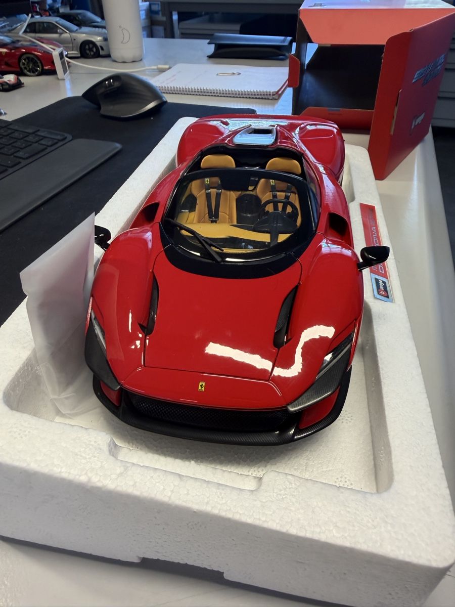 Bburago Modellautos: Ferrari Daytona SP3 1:18 Bburago – Neu und originalverpackt aus Martigny von uth_2t2d 4