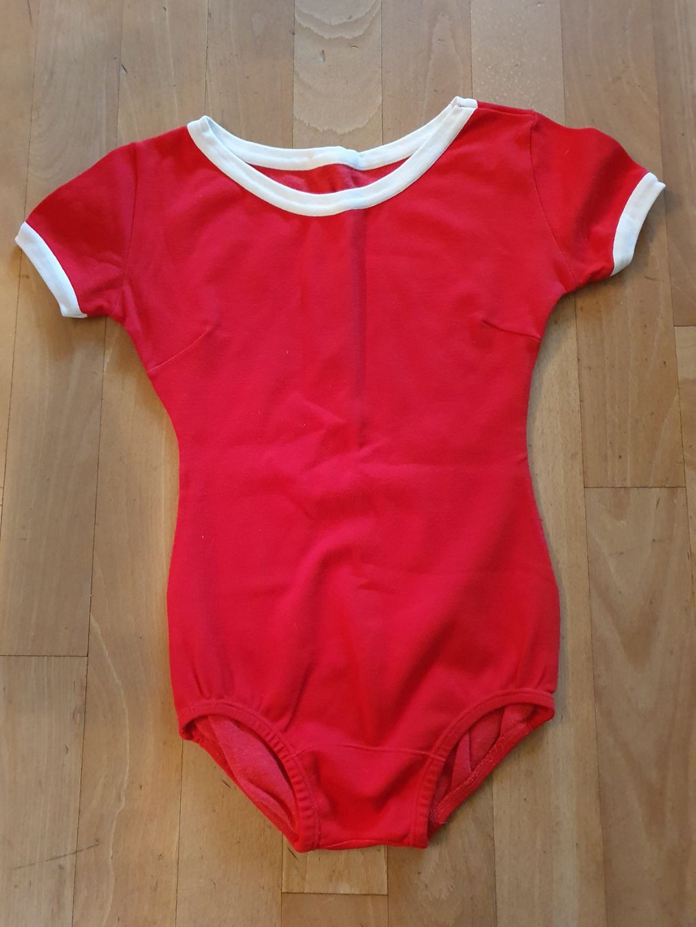 Trainer, Turnhosen & -trikots: Mädchenturndress vintage – Gebraucht aus Gattikon von majoran1
