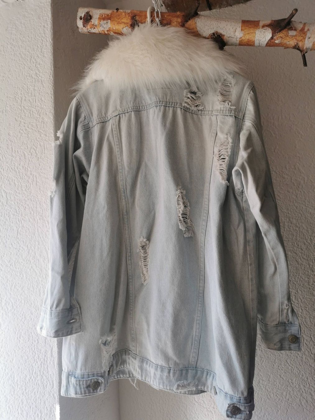 Giacche: Destroyed Look Jeansjacke mit Kunstfellkragen - Gr. XS – Usato da Wettingen venduto da JasminL92-2 2