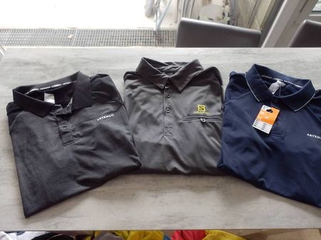 2 polos de marque Artengo et 1 de Salomon neuf taille M neuf