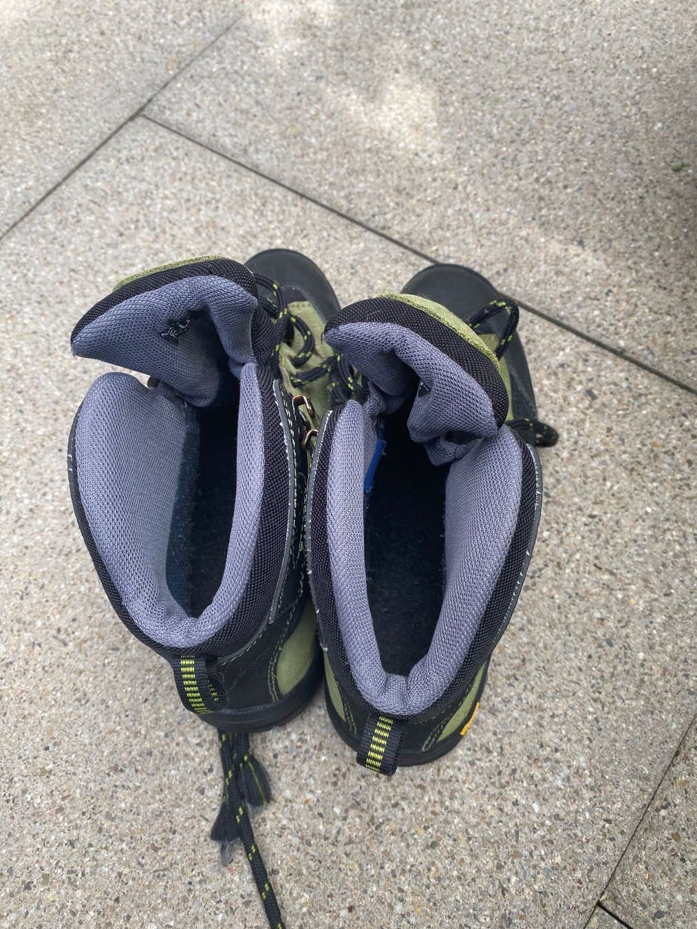 Scarpe per ragazzi: Wanderschuhe für Kinder – Usato da Dietlikon venduto da Tonschildchrott 1