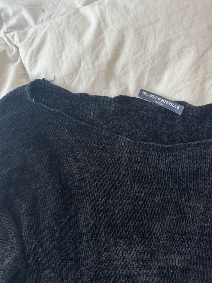 Brandy Melville Pullover & Sweatshirts: Pull Brandy Melville noir taille unique bon état – Gebraucht aus Genève von lejardindesvetements 1