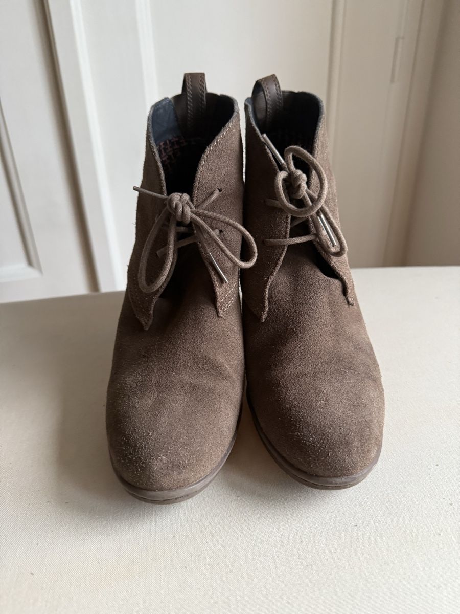 Tommy Hilfiger Scarpe da donna: Suede Ankle Boots - Tommy Hilfiger - Size 40 – Usato da Genève venduto da jul_5xsn 2