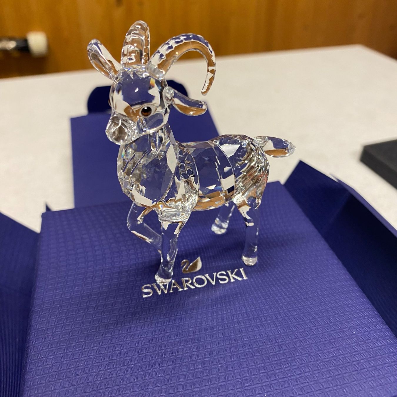 Swarovski Statuette: Swarovski Original Steinbock mit Originalverpackung – Nuovo e nell'imballaggio originale da Ibach venduto da jansim