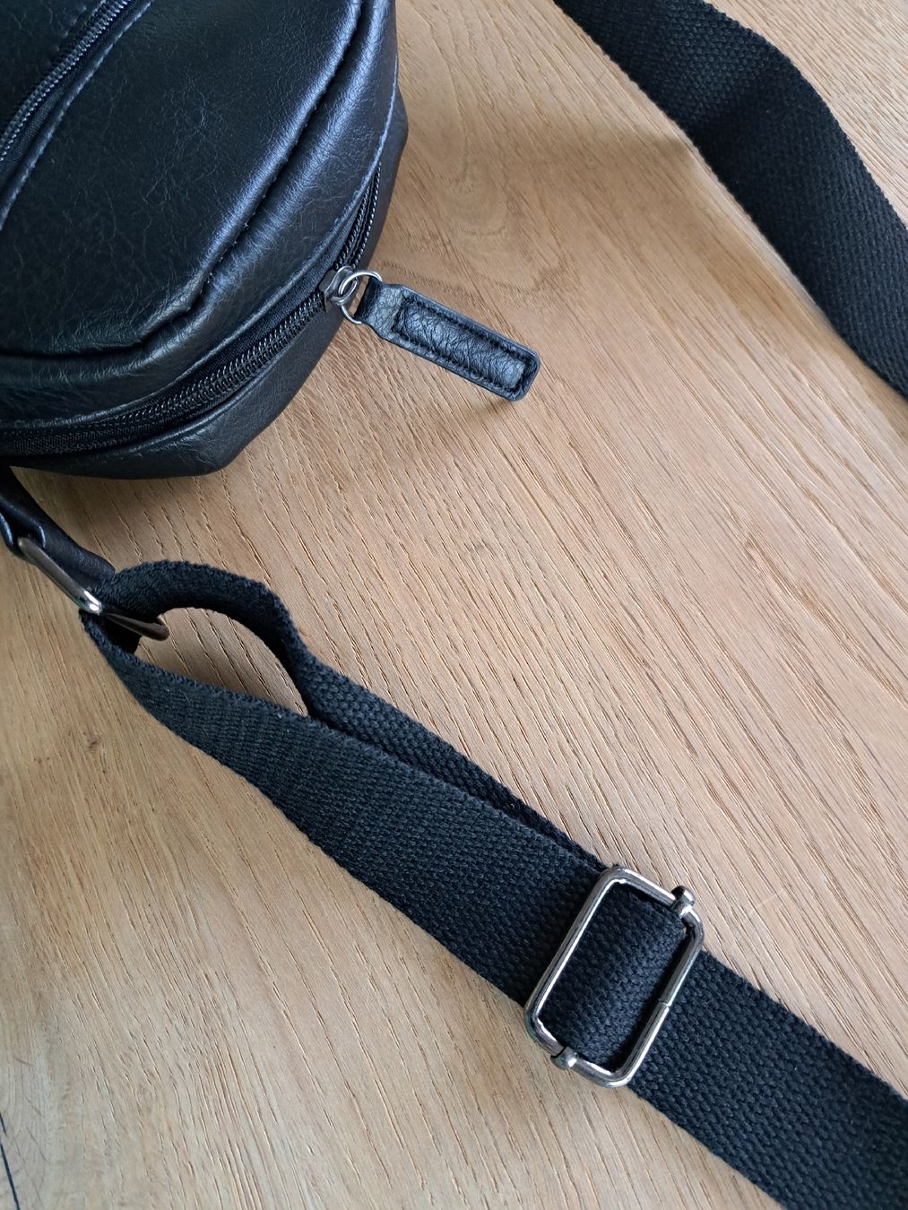 Taschen: neue Umhängetasche,schwarz. – Neu (gemäss Beschreibung) aus Ebnat-Kappel von Zurk 5