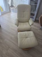 Bequemer Leder Sessel mit Hocker, Drehfuess, Top Zustand!