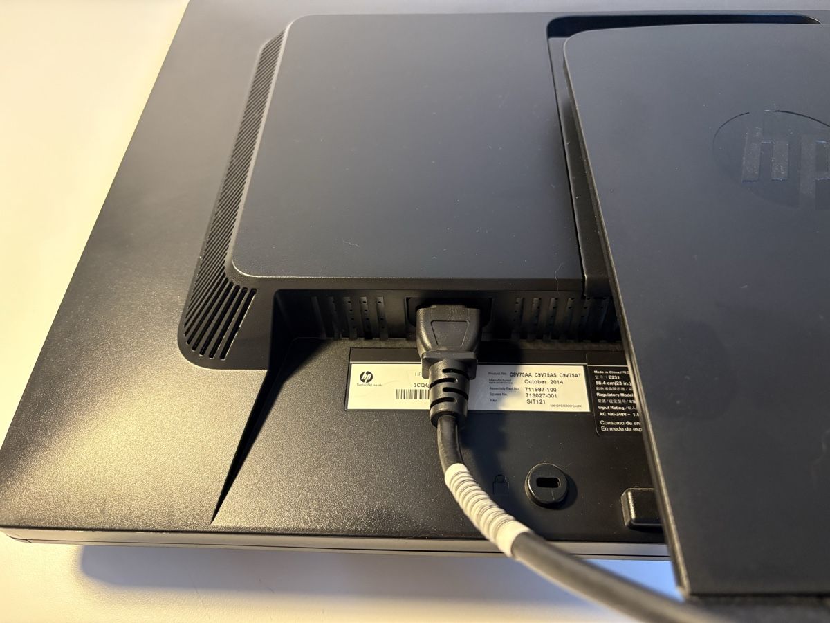 Ecrans: Monitor HP EliteDisplay E231  – D'occasion à Bern par Janarotter 4