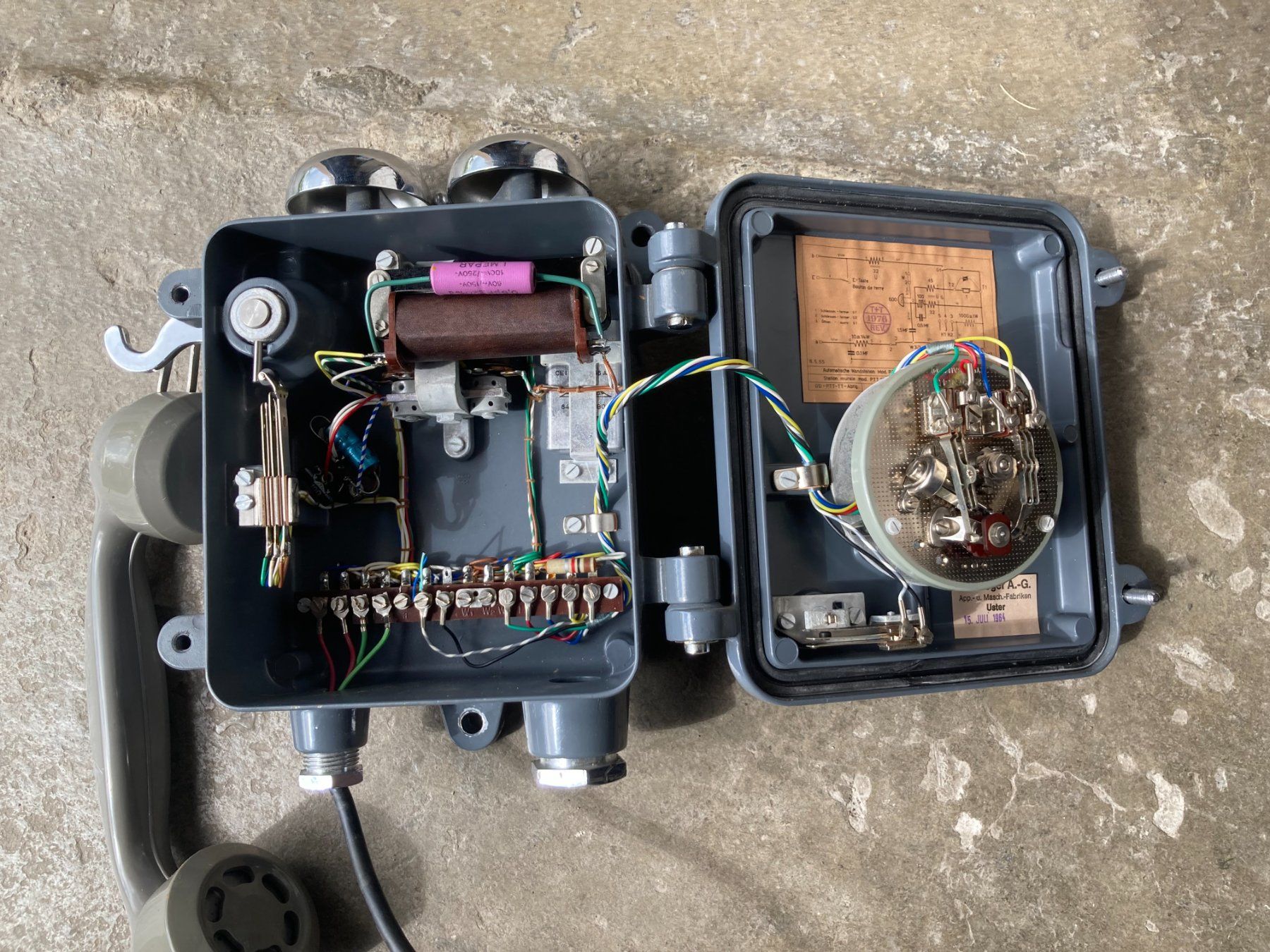 Telefone: Altes Wandtelefon, ex CH Armee? – Gebraucht aus Filzbach von Sugi7 1