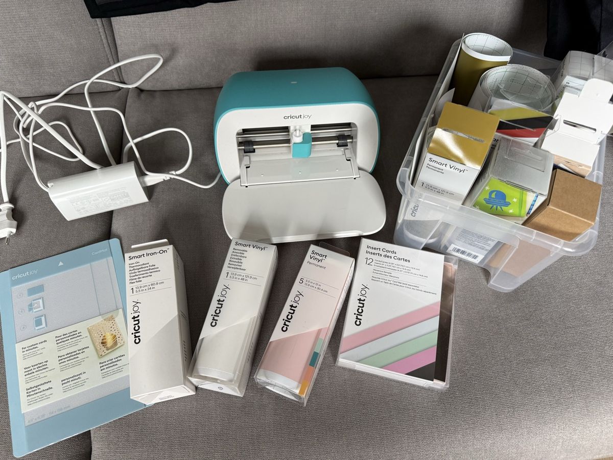 Cricut Drucker: Cricut Joy Schneideplotter mit viel Zubehör – Gebraucht aus Rubigen von Elmacino 1