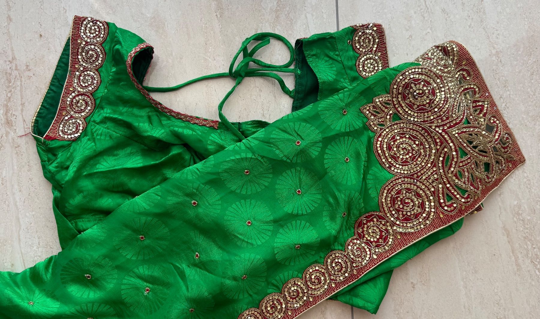 Vestiti: Saree grün – Nuovo (secondo la descrizione) da Wichtrach venduto da Alyasahana