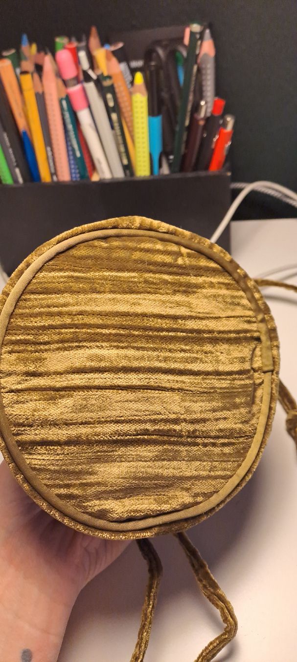 Sezane Borse da donna: Samttasche Sezane Olive neuwertig – Nuovo e nell'imballaggio originale da Düdingen venduto da Anthelia 3