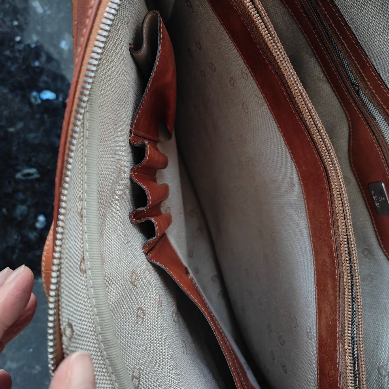 Aigner Valises & Sacs: Aktentasche – D'occasion à Zürich par Mumpfi9 4