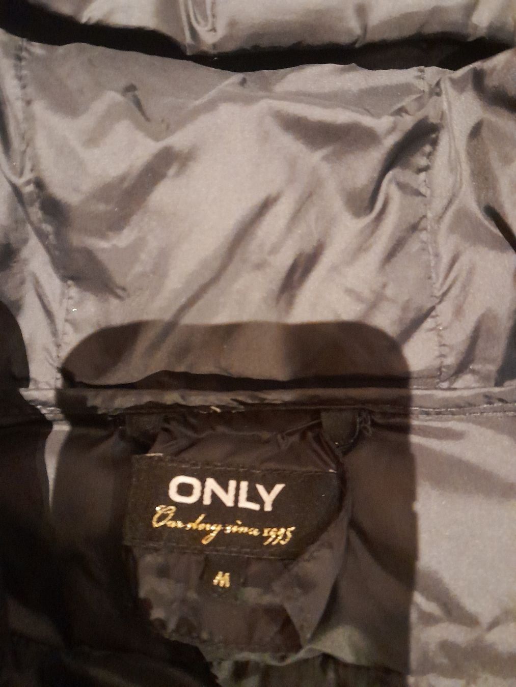 Only Giacche: ONLY Daunenjacke Gr. M schwarz, Herbst- Winterjacke – Usato da Gossau Sg venduto da olles 2