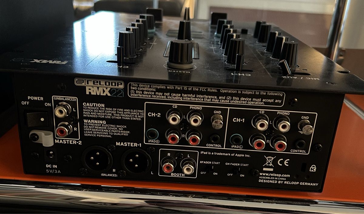 Reloop Mischpulte: Reloop DJ Mixer RMX22i – Gebraucht aus St. Gallen von senste 1