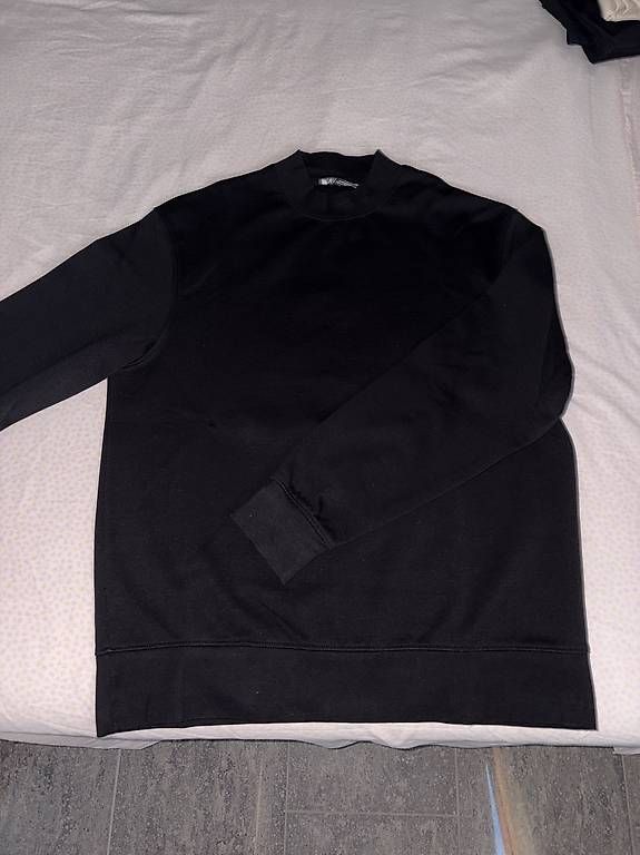 Pullover & Sweatshirts: Zara Langarmshirt in Schwarz – Gebraucht aus Obergerlafingen von raj_5njg