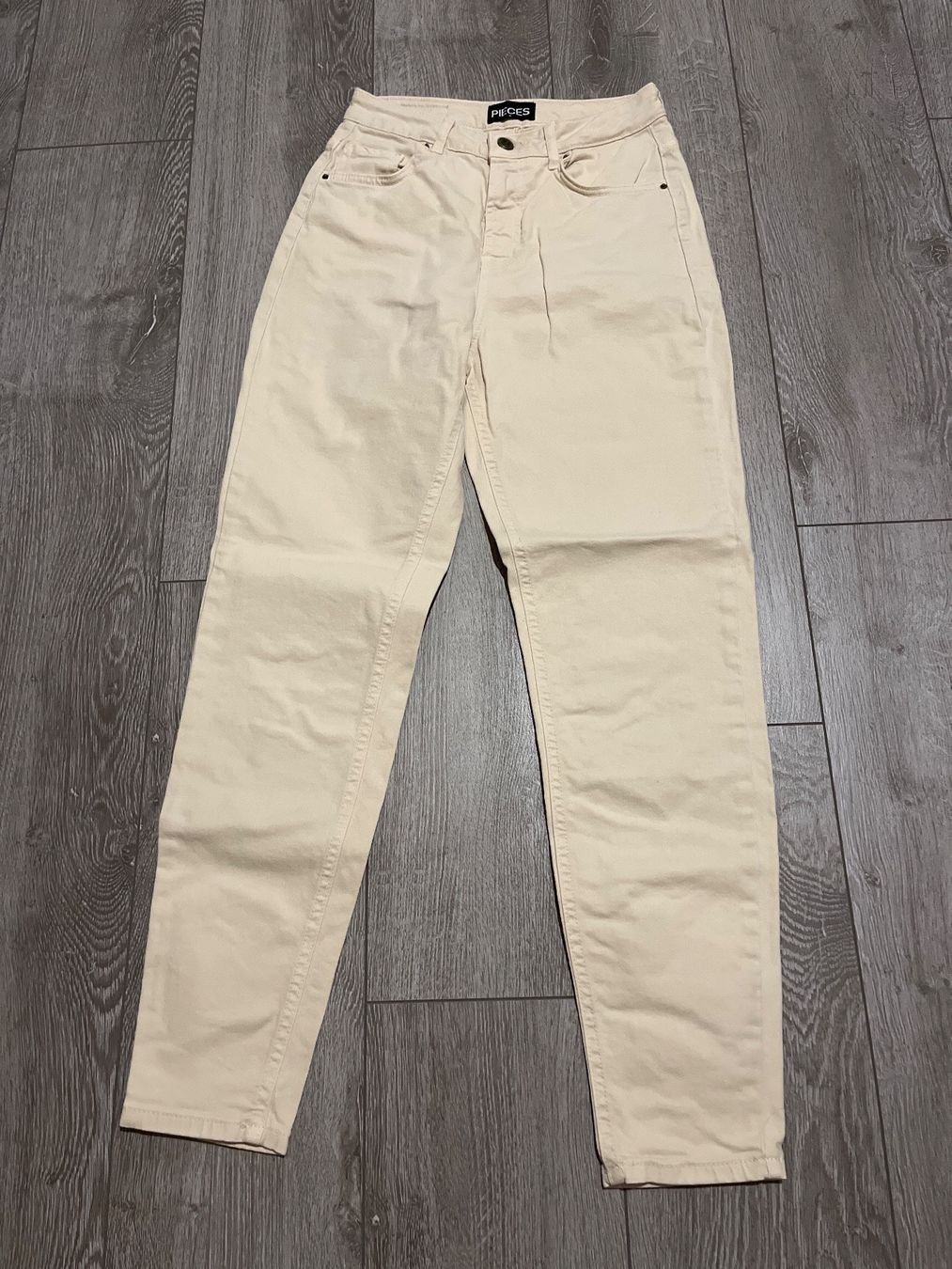 Pieces Pantaloni: Pantalon beige – Usato da Le Locle venduto da Ophelhugy