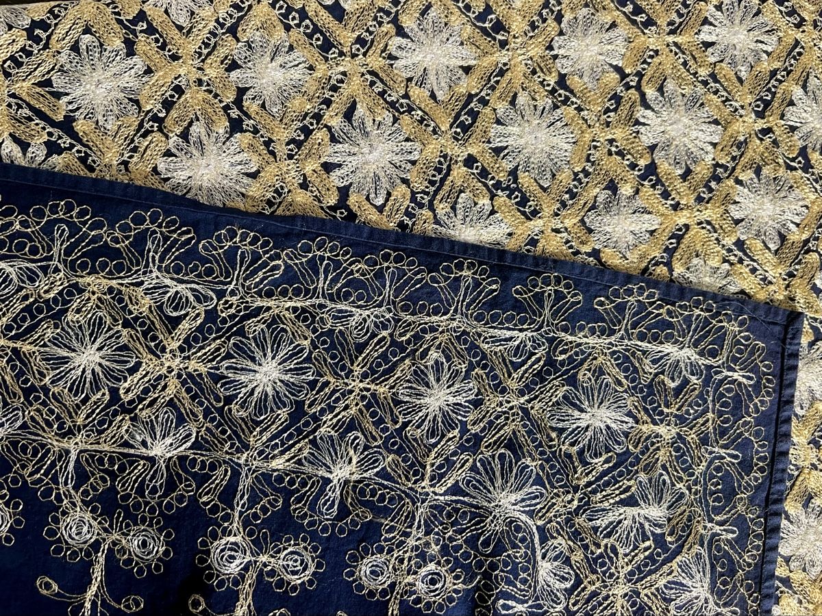 Sonstige Tischwäsche: Superbe Nappe Indienne Brodée Or Argent Style Oriental Boho  – Neu (gemäss Beschreibung) aus Genève von DELIRBEADS 7