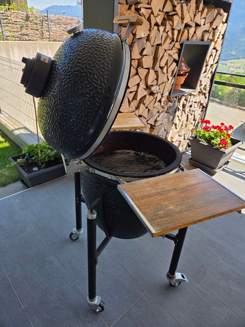 Monolith Grills: Barbecue céramique noirs monolith – Gebraucht aus Verossaz von Couchcouch 2