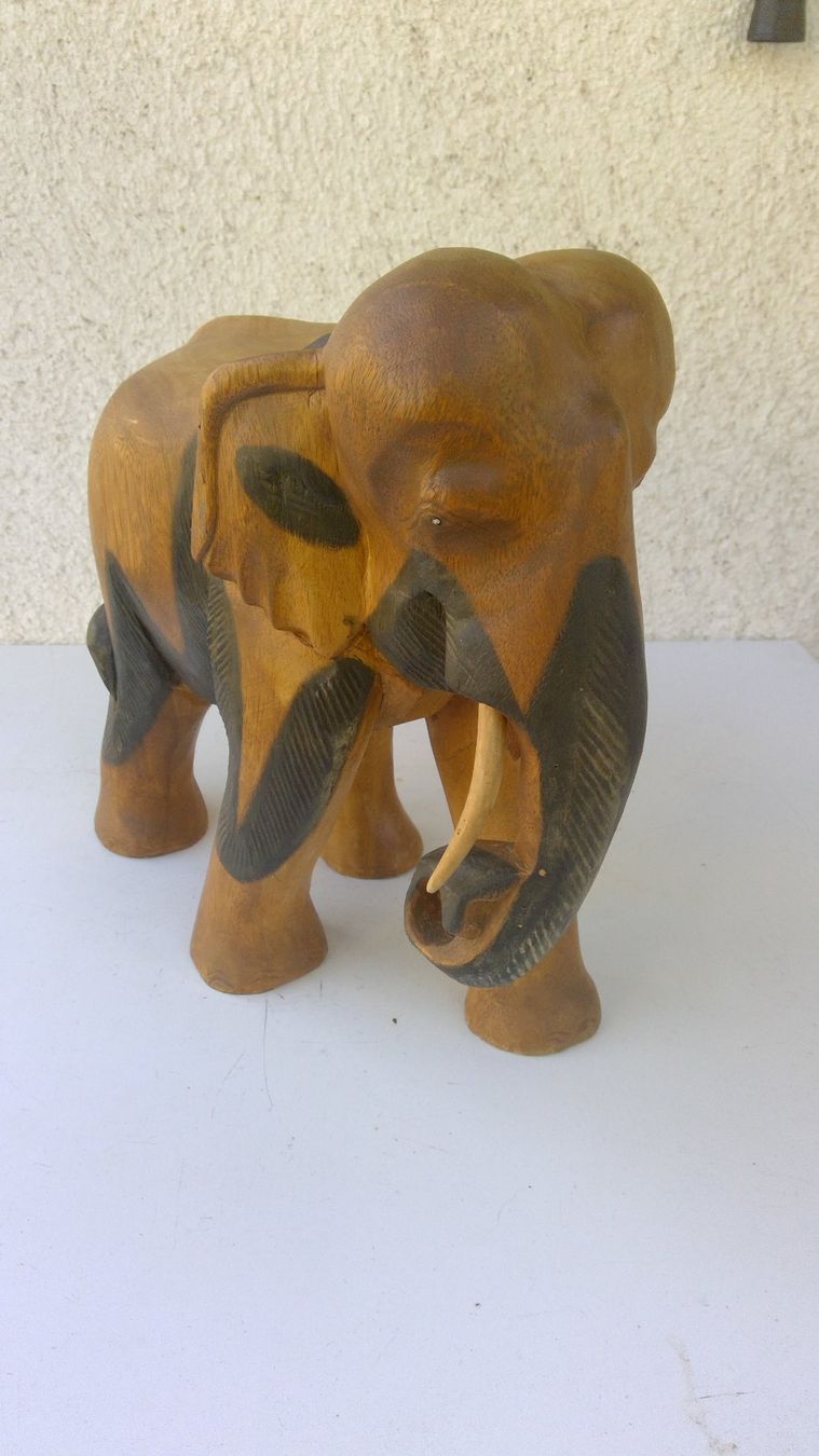 Figurines: grosser Elefant aus Holz - 30 x 30 cm – D'occasion à Richterswil par Baggenstoss 1