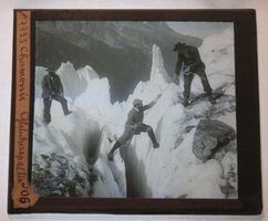 Glasdia Frankreich: Chamonix - Gletscherspalte, um 1915