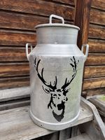 Originale alte Milchkanne als Laterne mit Hirschmotiv – rust