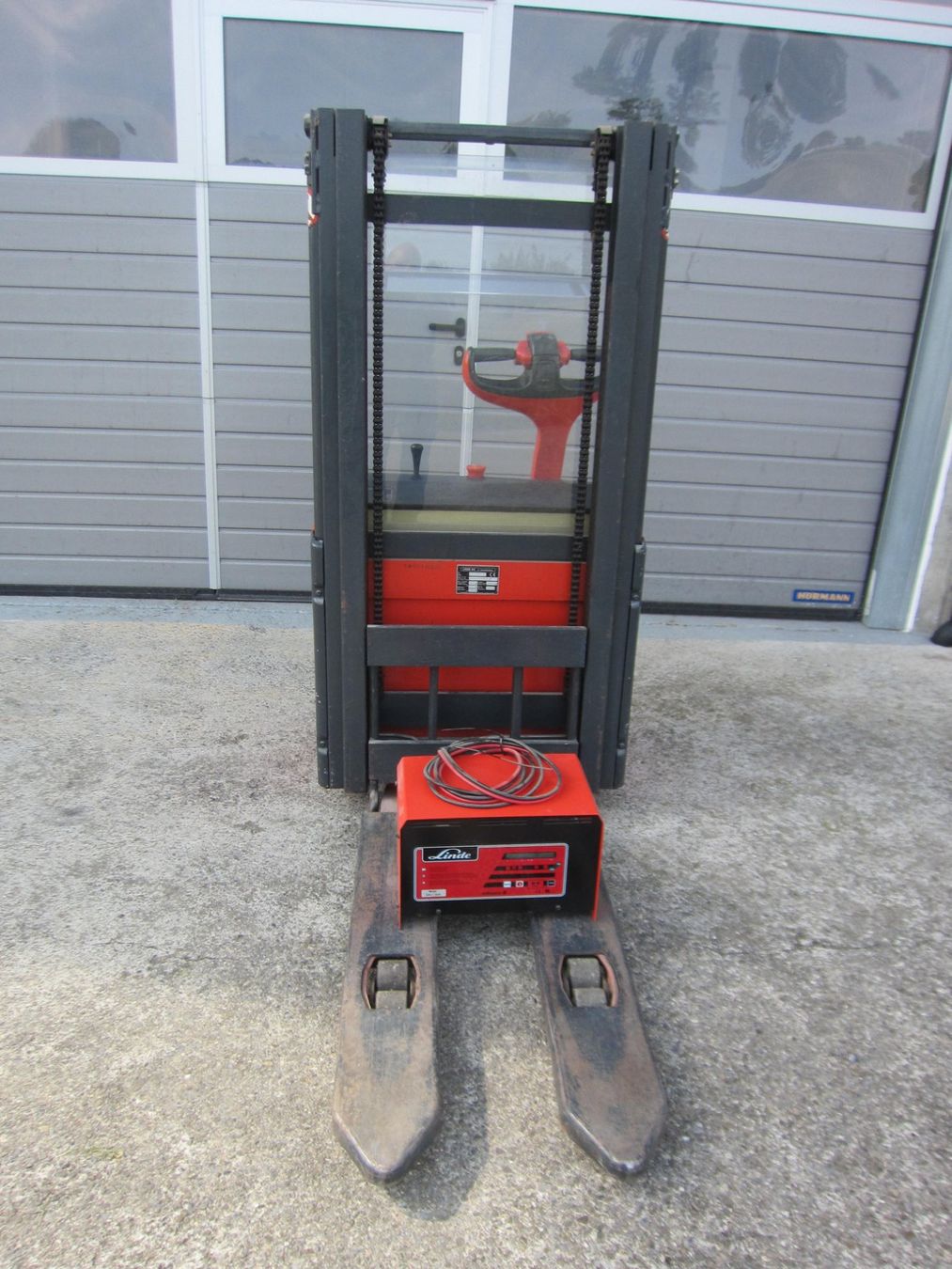 Linde Gabelstapler & Hubwagen: Ameise, Deichsel-Stapler LINDE, max. 1200kg, max 2.40m – Gebraucht aus Hämikon von Hochstapler99 2