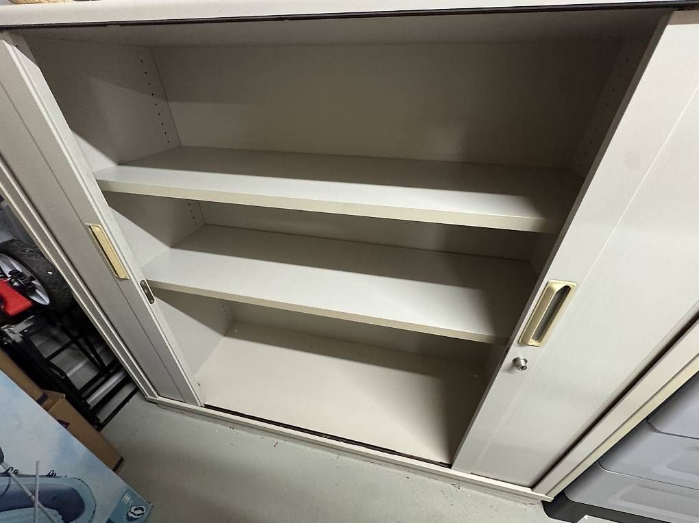 Armoires: Aktenschrank zu verschenken – D'occasion à Goldau par pat_r5d5 2