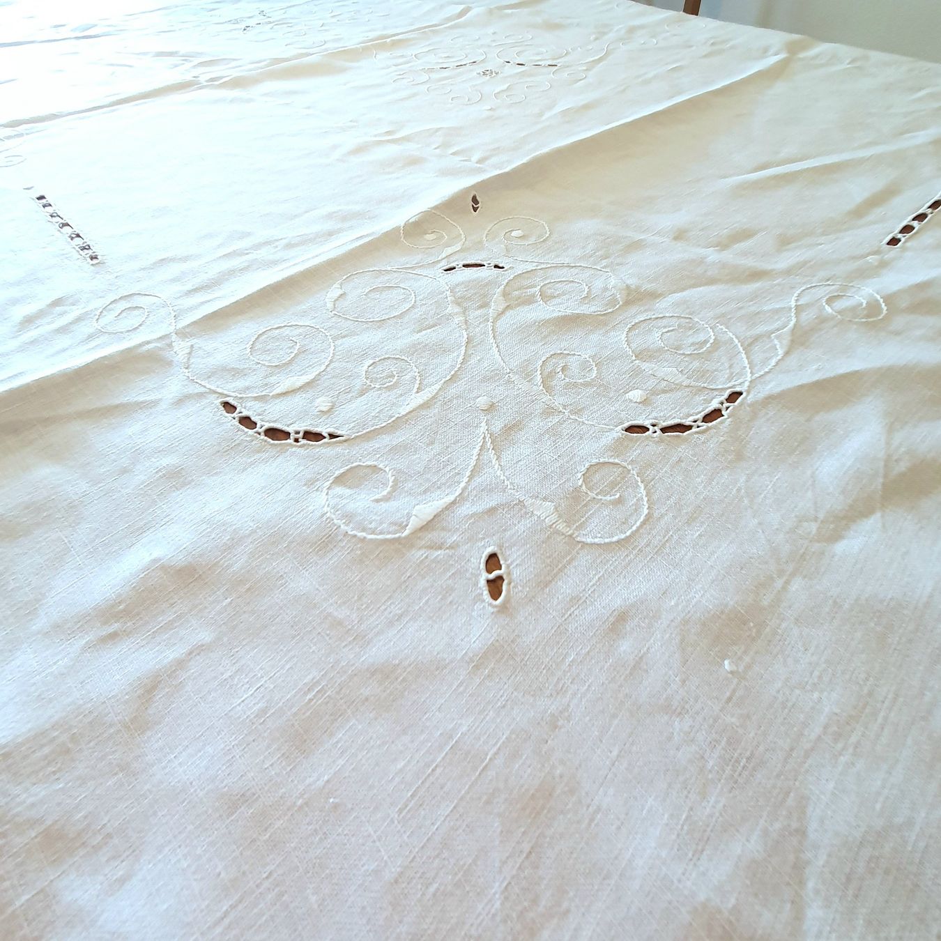 Altra biancheria da tavola: Ancienne nappe en lin, brodée main, 152 x 155 cm – Usato da Lausanne venduto da venise001 3