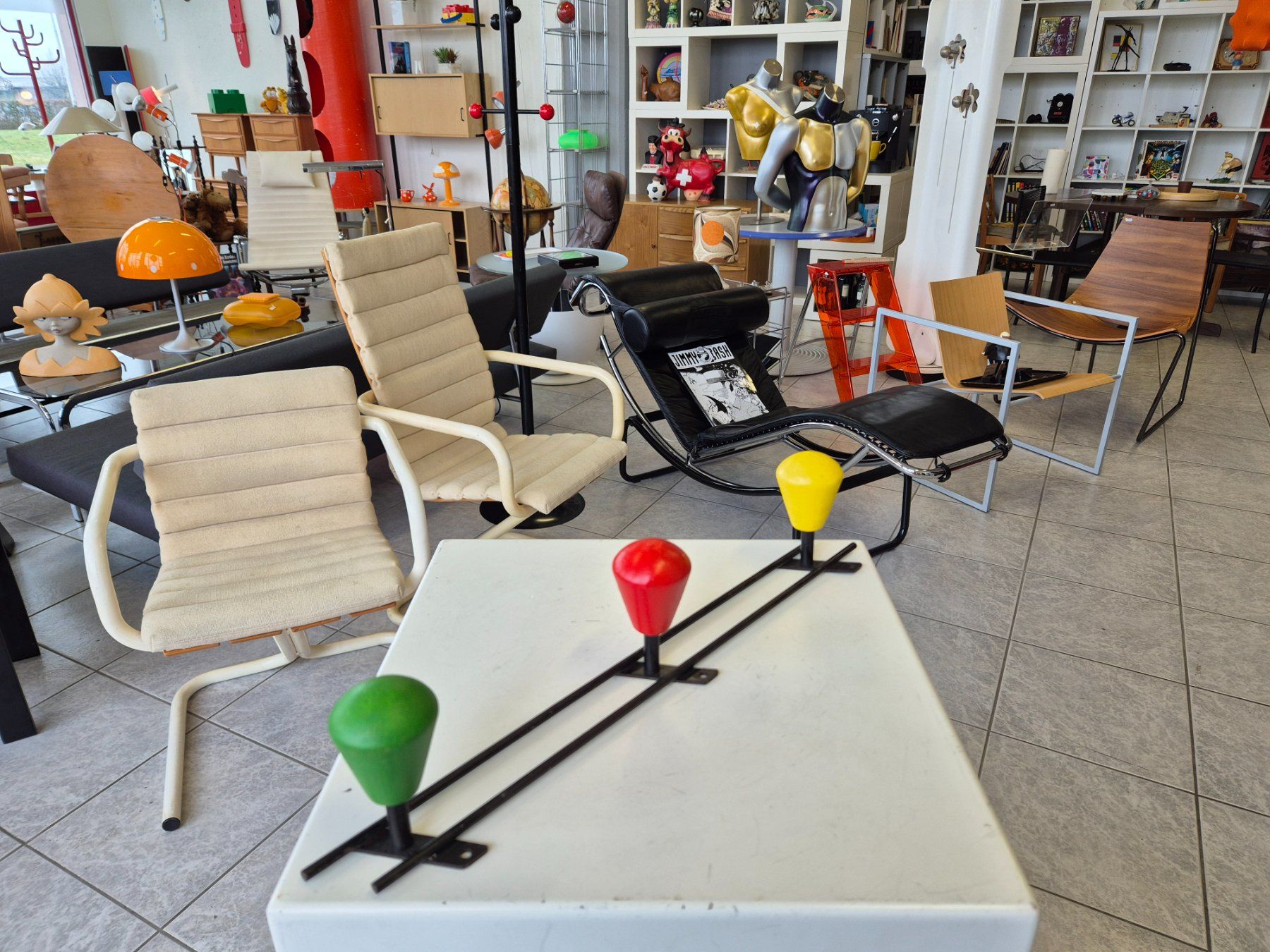 Guardaroba: 1950 Wall Coat-Rack, Wandgarderobe Design Garderobe – Usato da Nottwil venduto da Wondewa-Shop 9