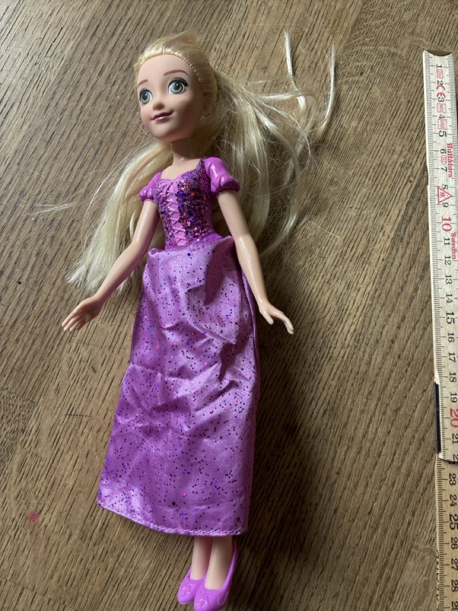 Disney Puppen: Rapunzel Barbie – Gebraucht aus Liebefeld von dschegi