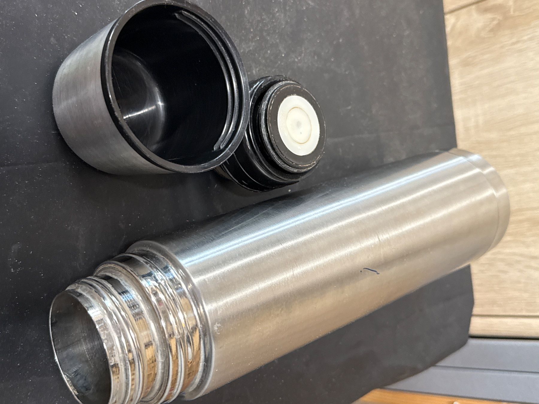 Teekannen: grosse Thermokanne geschätzt 1 l – Gebraucht aus Amriswil von used2use 1