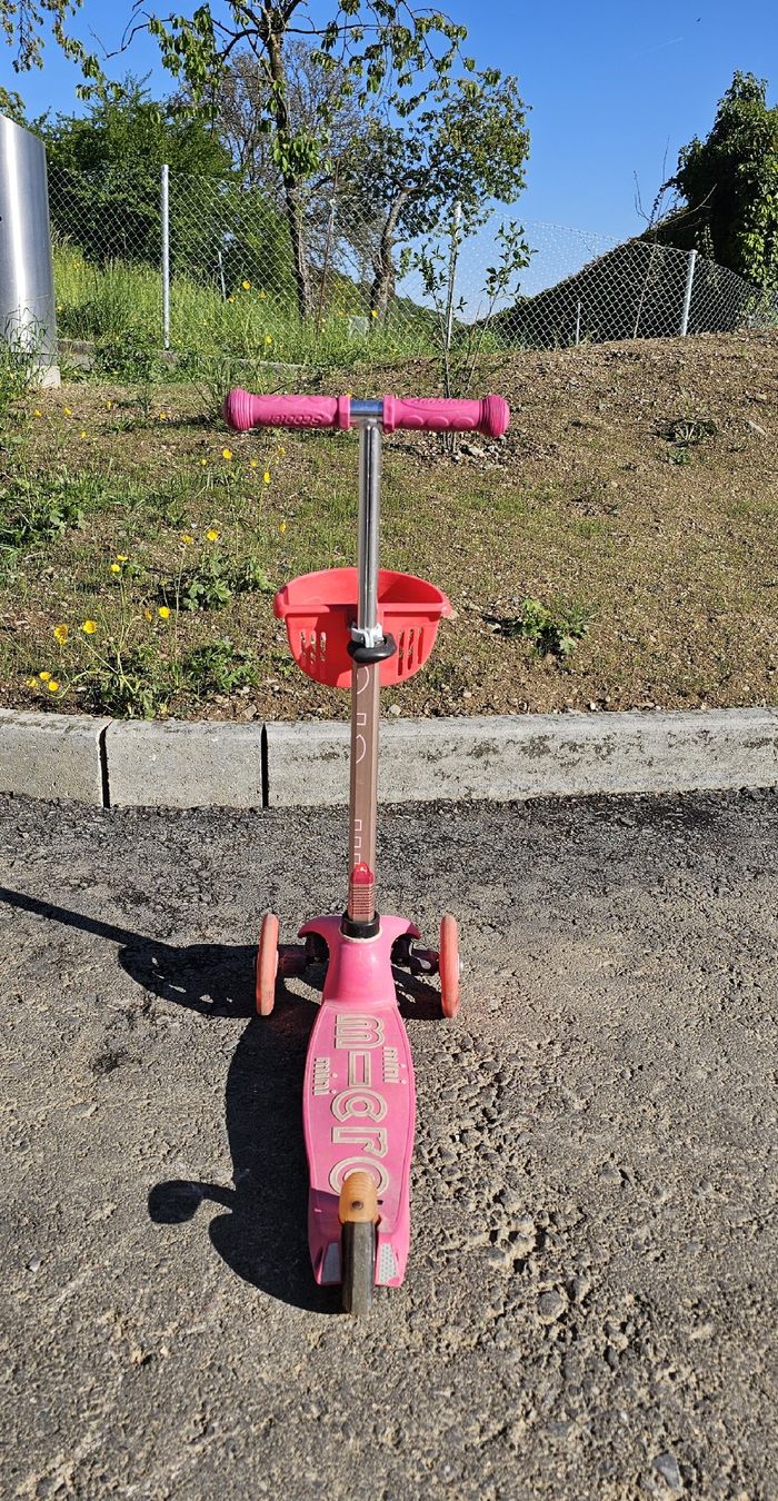Micro Kickboard: Micro Mini rosa Trotti mit Korb und läuchtenden Räder – Usato da Zufikon venduto da Dadulka79 4