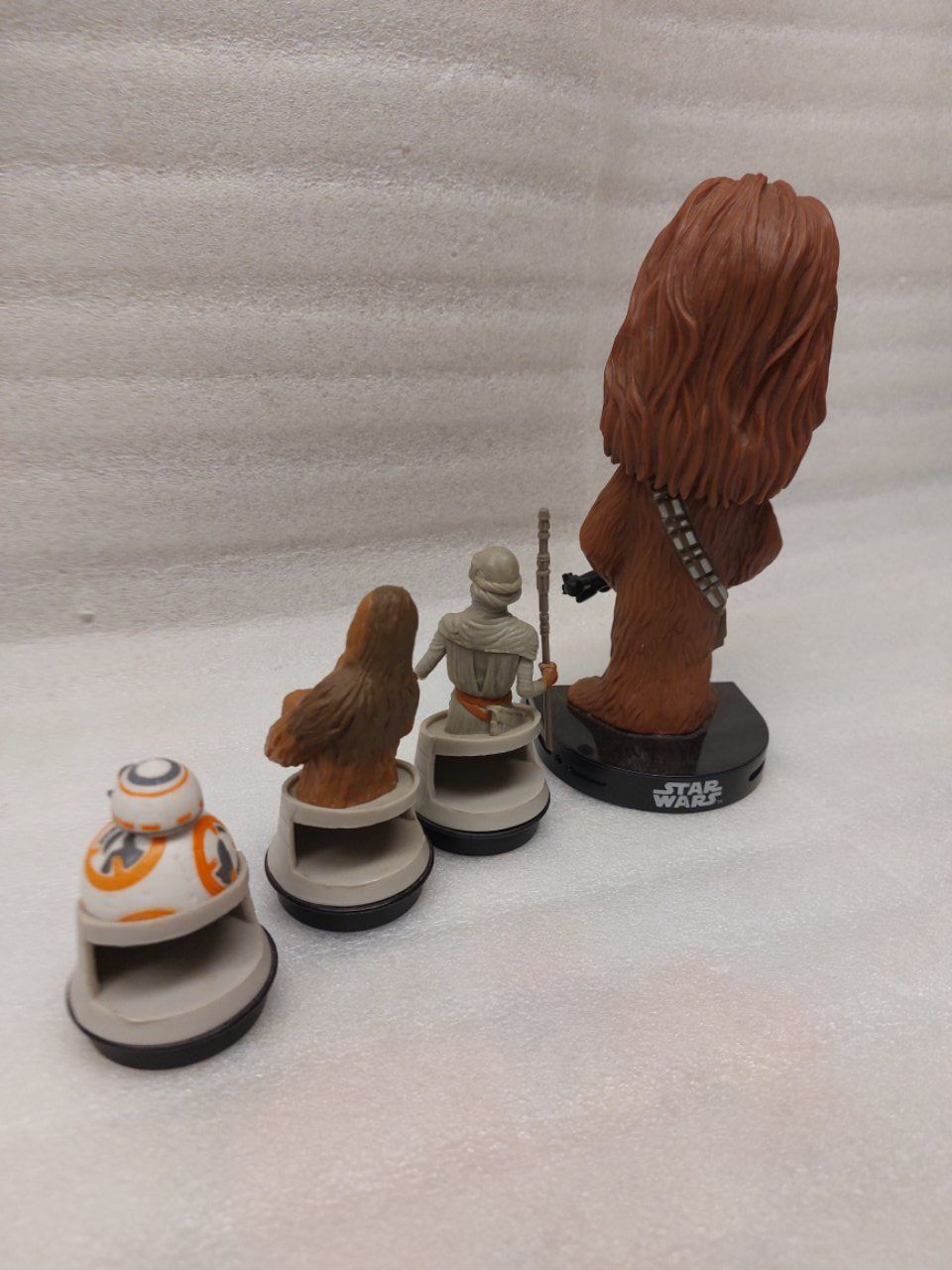 Star Wars Figuren: 4x Star Wars Figure - 2 Chewbacca + BB-8 + Rey – Gebraucht aus Pambio Noranco von Pol69 2