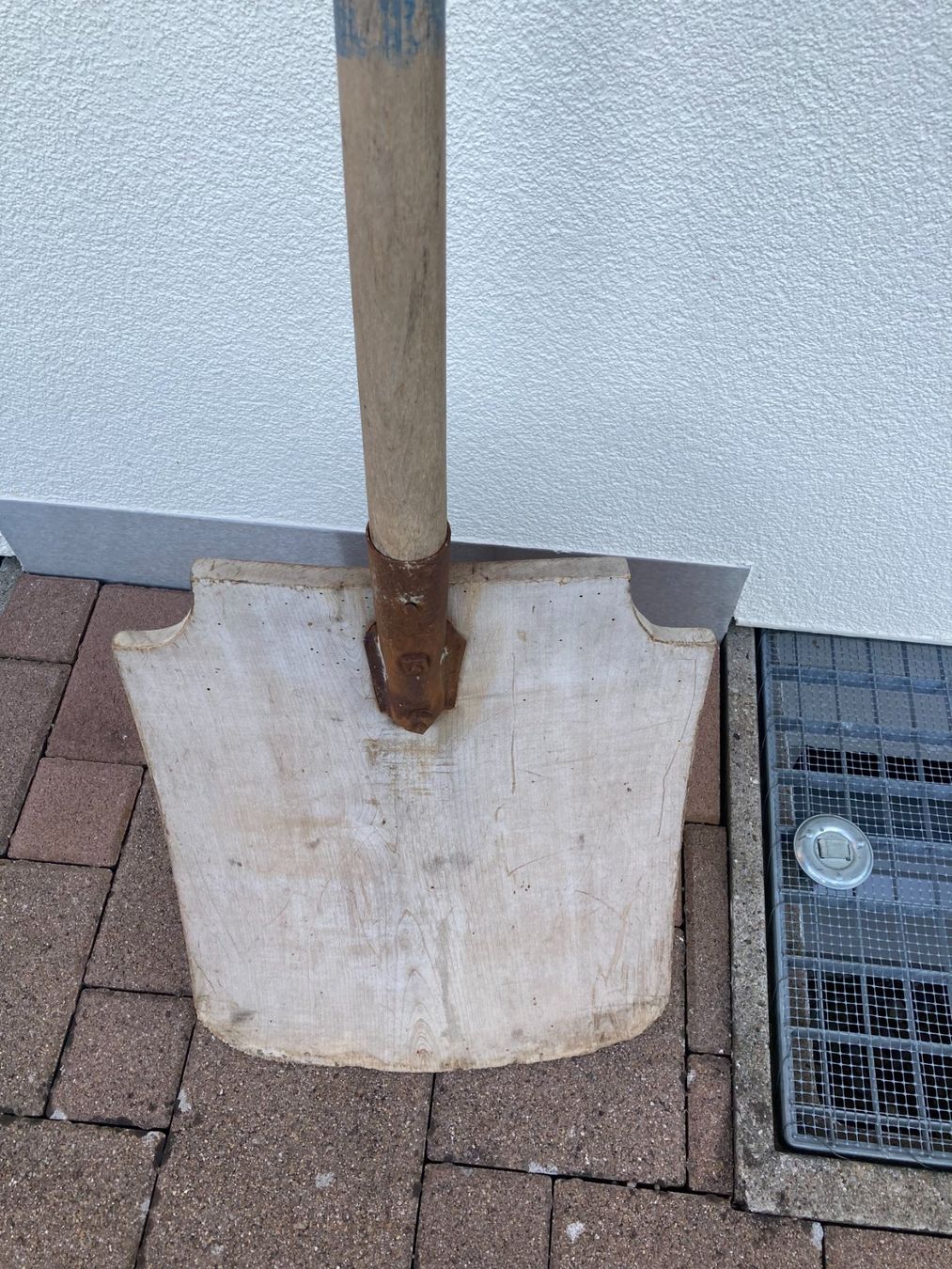 Tutti gli attrezzi: Schneeschaufel, Holz, Antik – Usato da Bauma venduto da Hmuggi 2